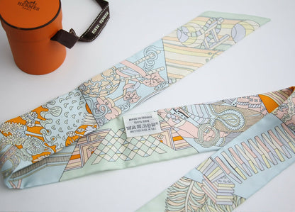 Hermes De l'Ombrelle aux Silk Twilly Pale Pink Sky Orange