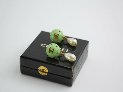 Chanel Vintage 96C Resin Green Dot Imitation Pearl Dangle Clip-on Earrings