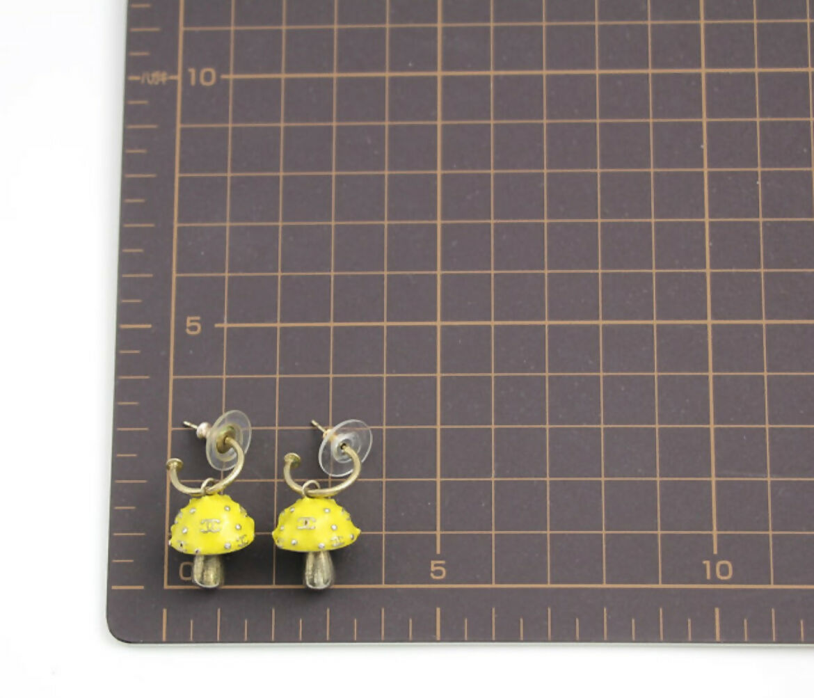 Chanel Vintage 03S Metal Yellow Mushroom Grain Hoop Stud Earrings