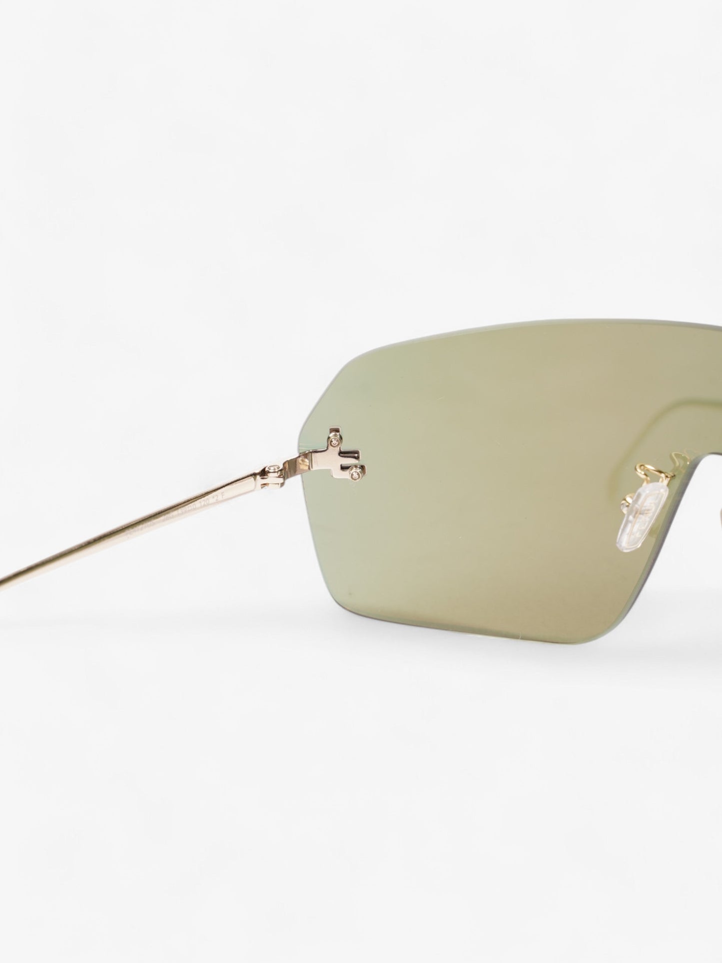 Fendi First ShieldSunglasses Iridescent / Gold Base Metal