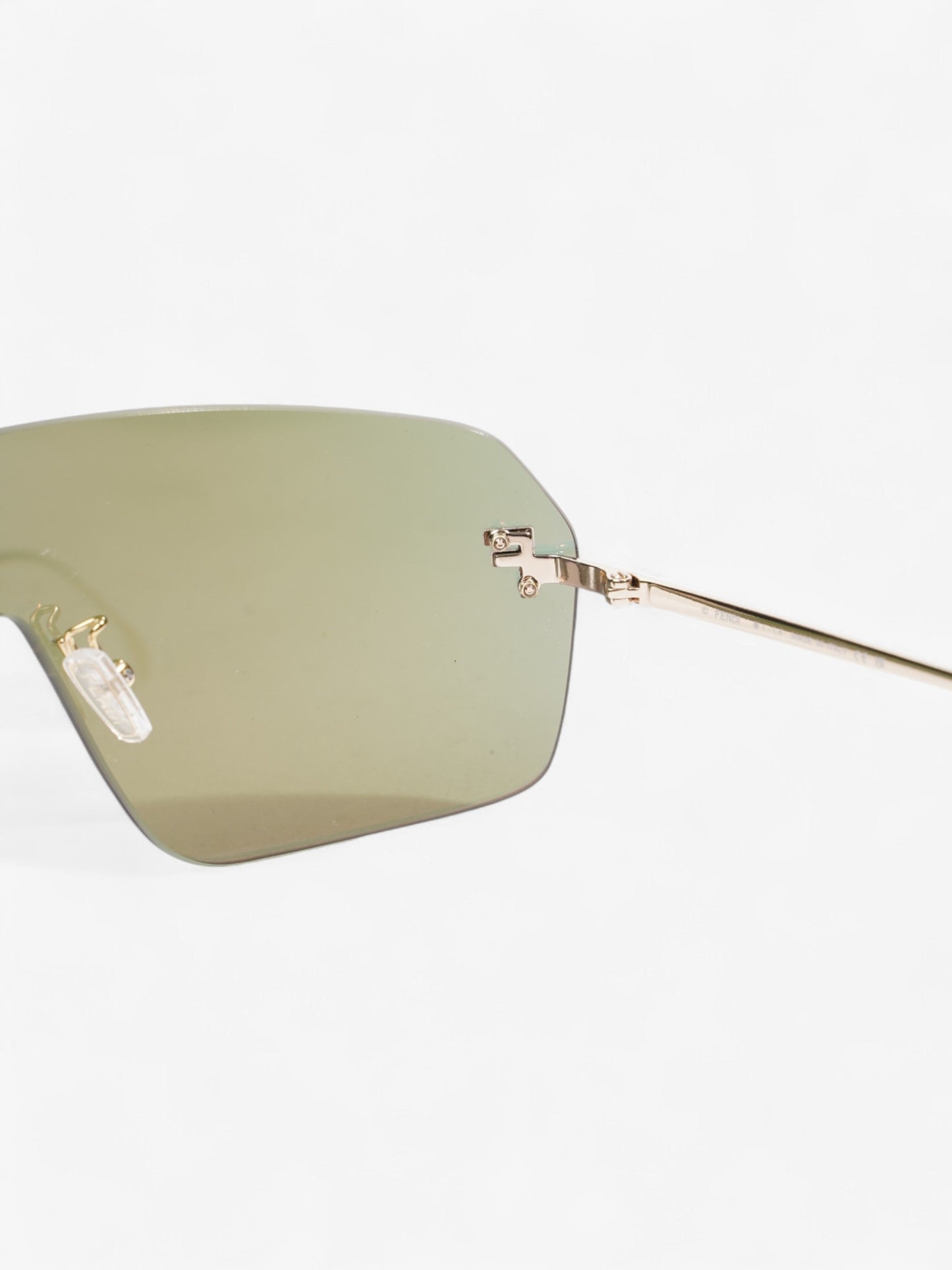 Fendi First ShieldSunglasses Iridescent / Gold Base Metal