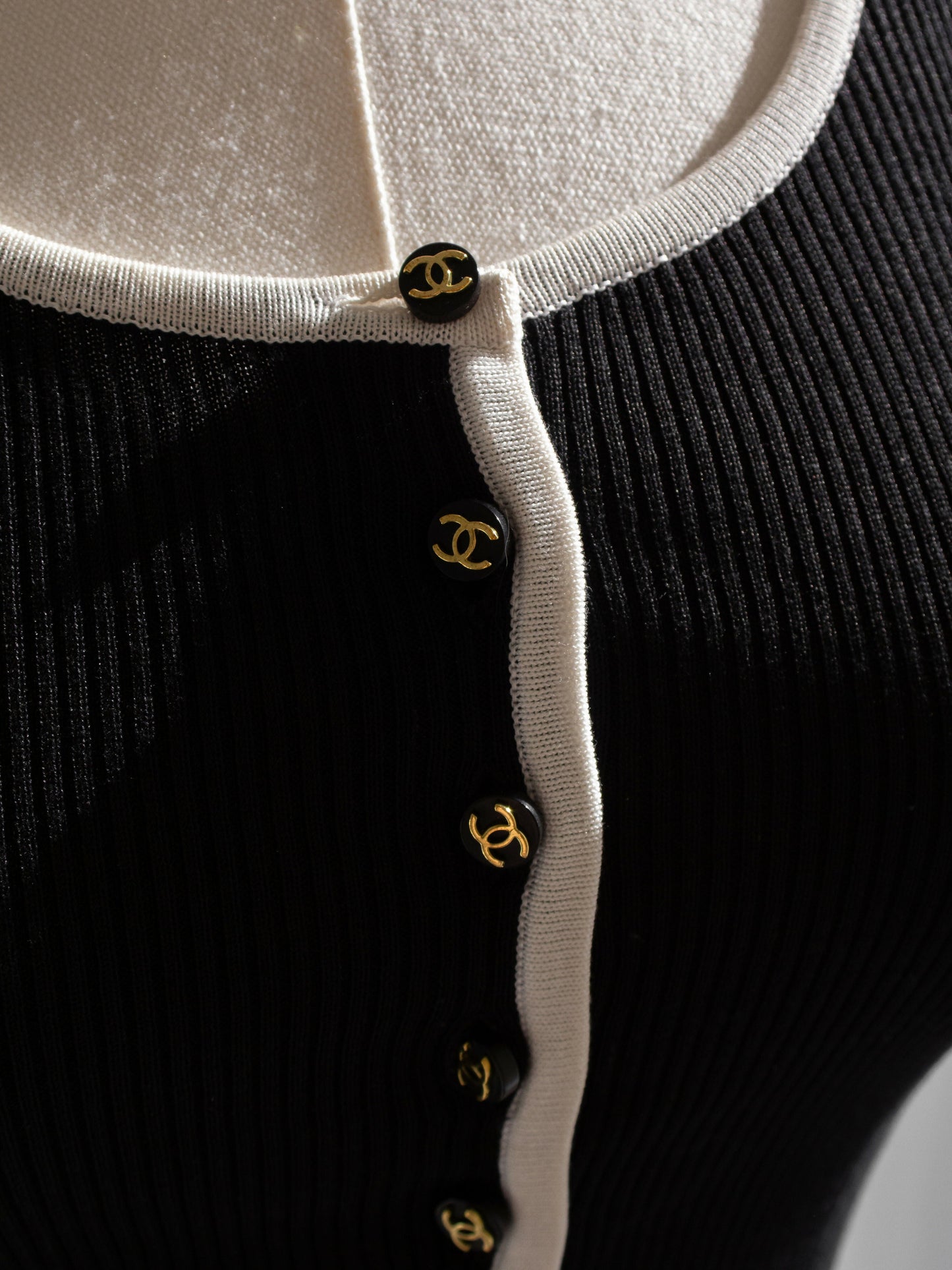 Iconic Chanel Vintage Spring 1995 Black White Ribbed CC 95P Cropped Cardigan