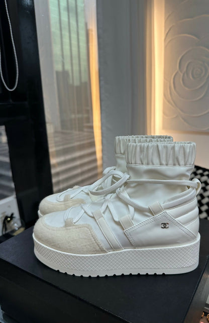Chanel Shoes 38 Tweed and Leather Cream White Boots