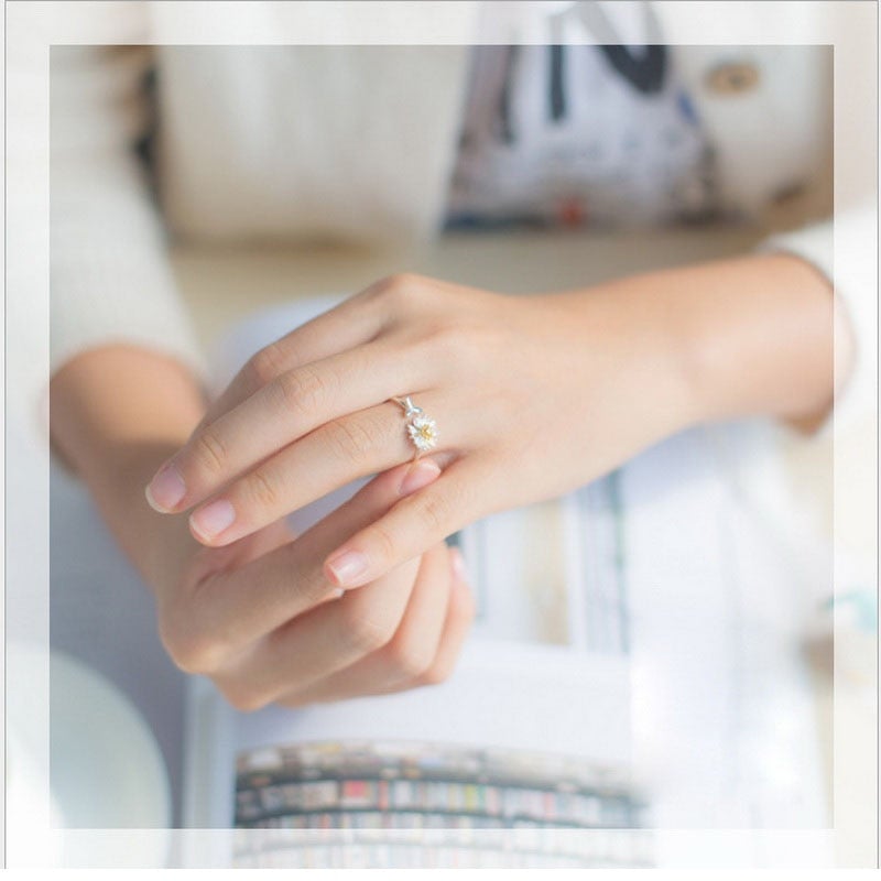 Blooming Daisy Flower Ring