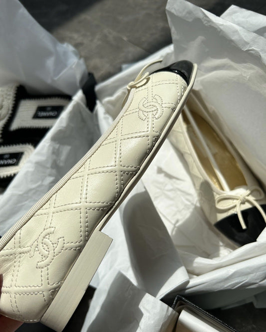 Chanel 23ss dark grain white ballerina