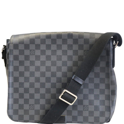 LOUIS VUITTON District MM Damier Graphite Messenger Bag Black
