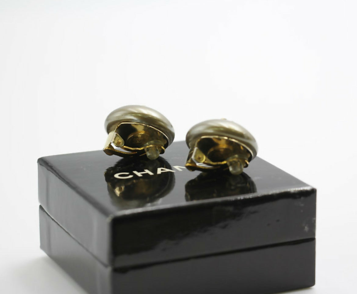 Chanel Vintage 1989 Imitation Pearl Gray Gold Brown Mixed Colour Round Clip-on Earrings
