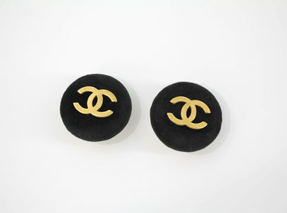 Chanel Vintage 1986-92 Black Velvet Round Clip-on Earrings