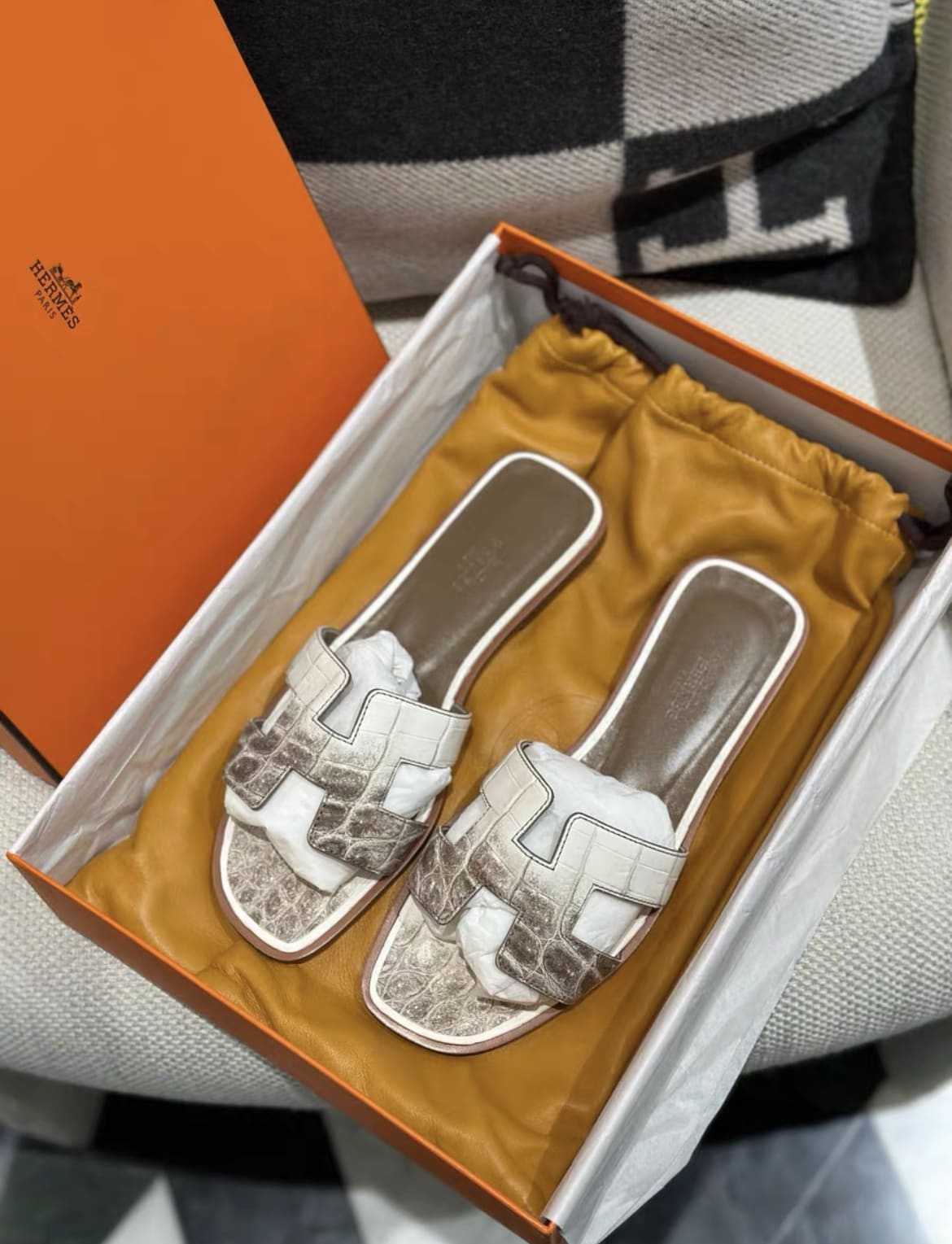 Hermès Oran Sandals Himalaya Niloticus Crocodile 37