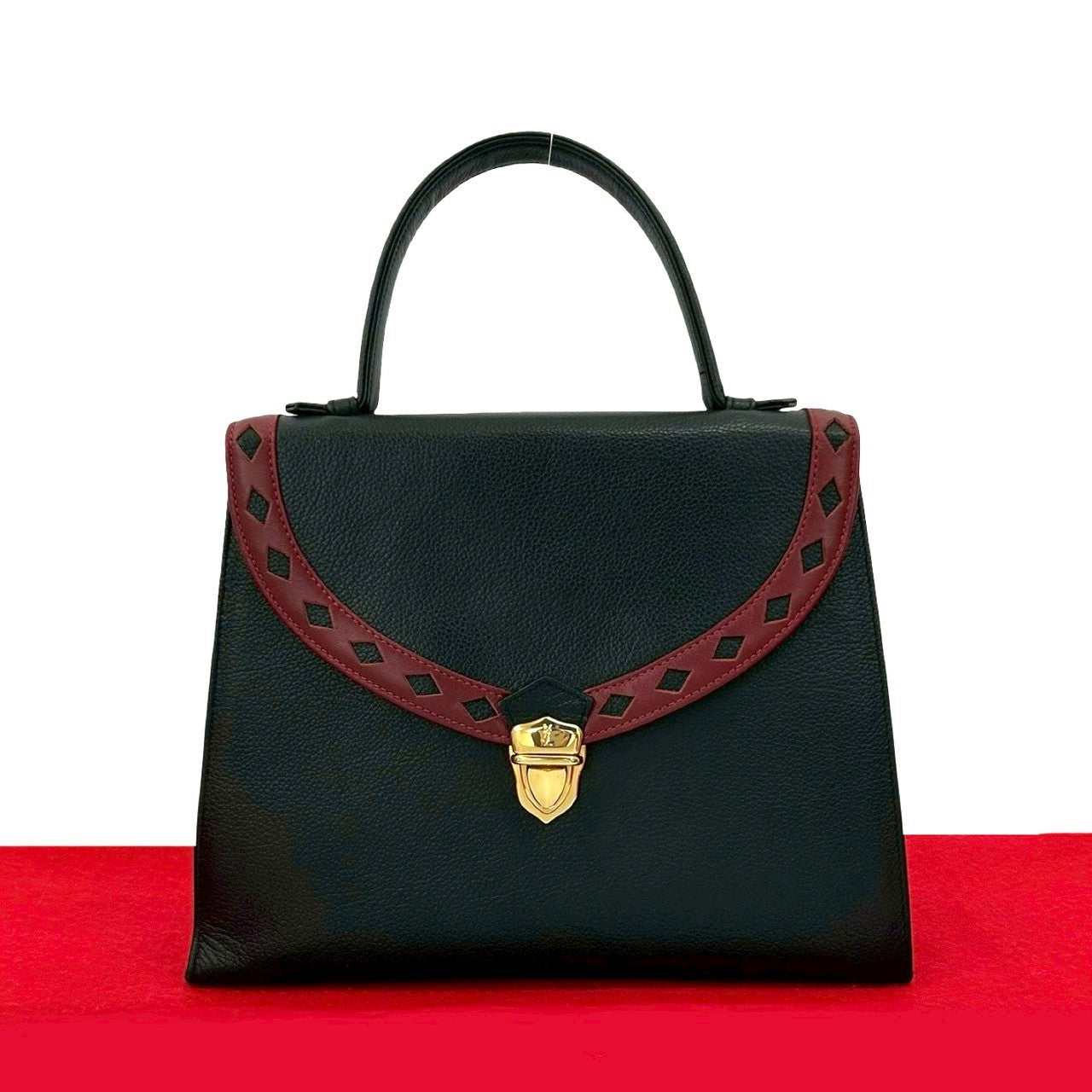 Yves Saint Laurent Leather Handbag