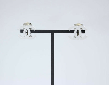 Chanel Vintage 04C Resin All-White Simple Style Clip-on Earrings