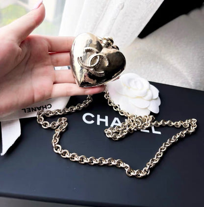 Chanel 22C gold large heart necklace