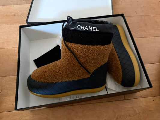 Chanel Après-Ski Shearling Snow Boots- For Him, Size 42