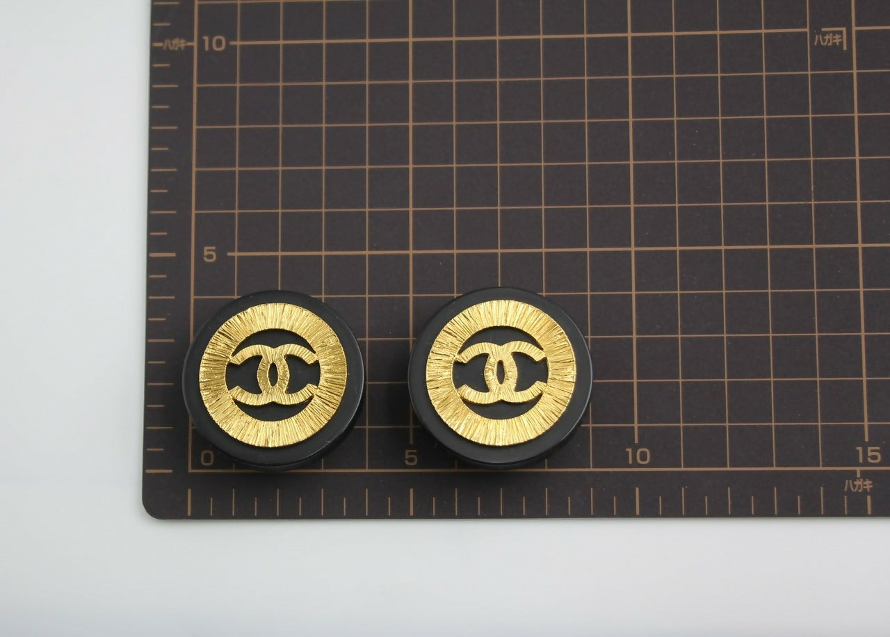 Chanel Vintage 1992 Gold-plated Black Gold Brushed Clip-on Earrings