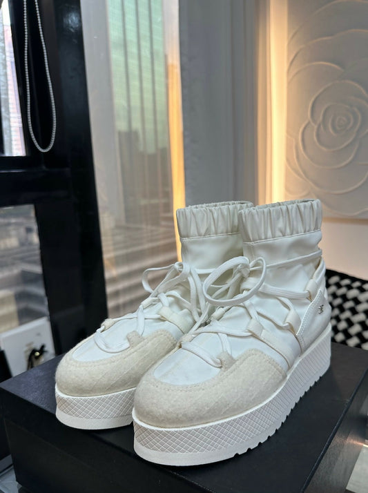 Chanel Shoes 38 Tweed and Leather Cream White Boots