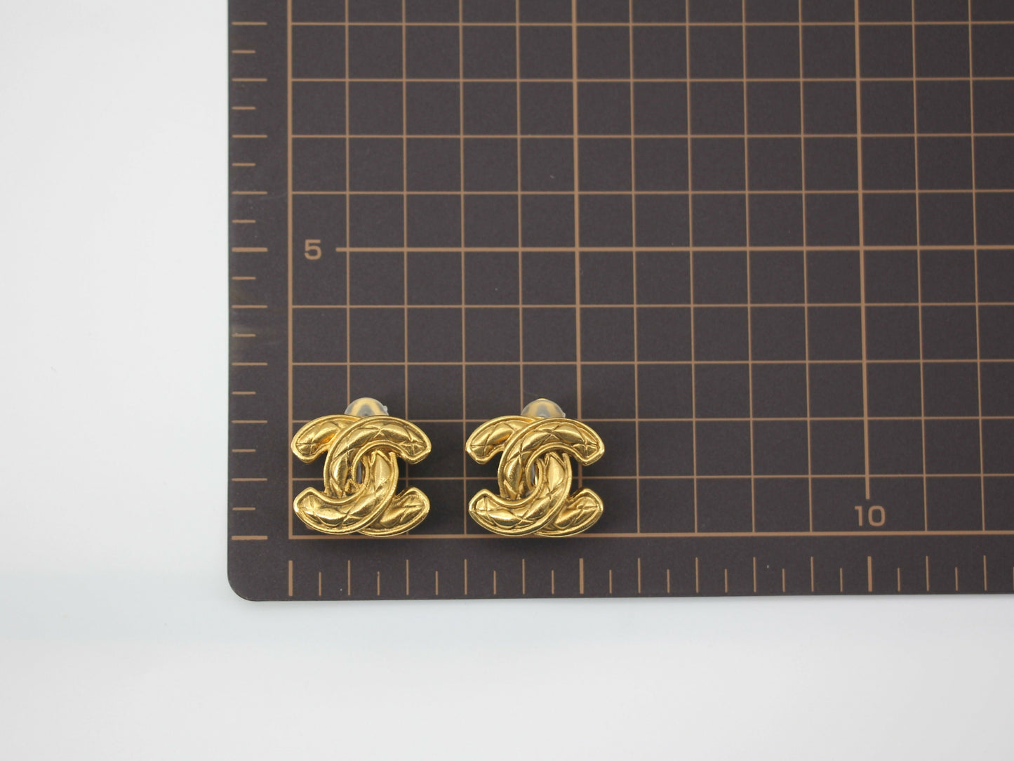 Chanel Vintage 1986 Gold-plated Diamond Quilting Bird Series Clip-on Earrings