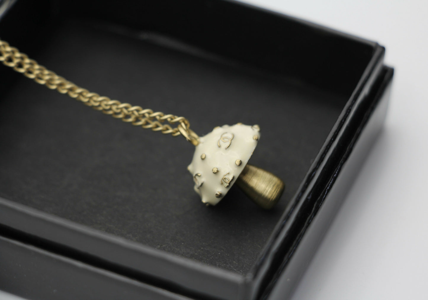 Chanel Vintage 03S Metal White Mushroom Necklace
