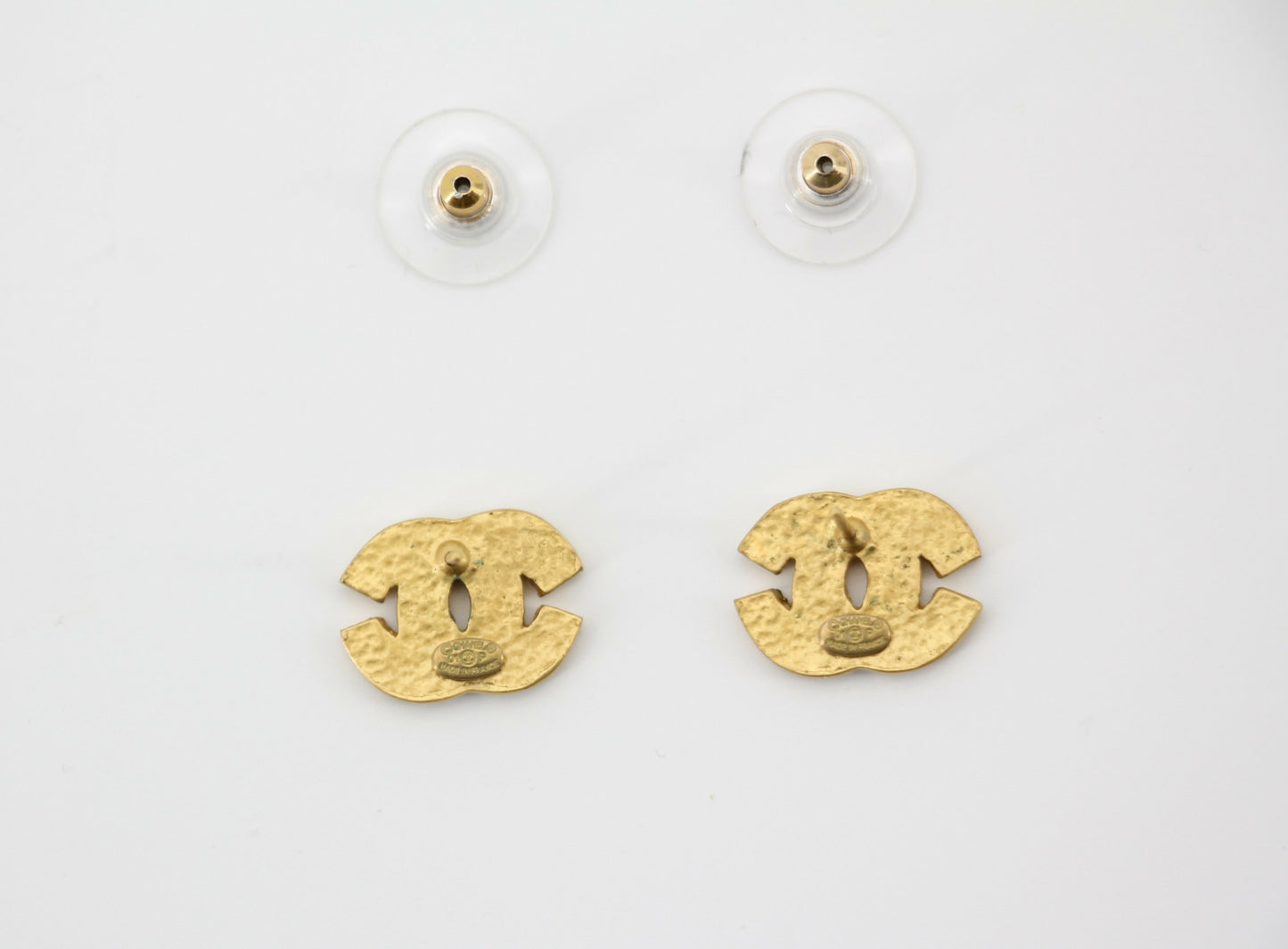 Chanel Vintage 01P Gold-plated Bright Gold CC Clip-on Earrings