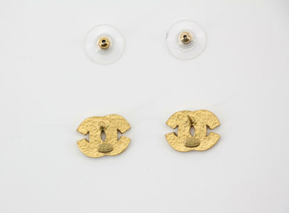 Chanel Vintage 01P Gold-plated Bright Gold CC Clip-on Earrings