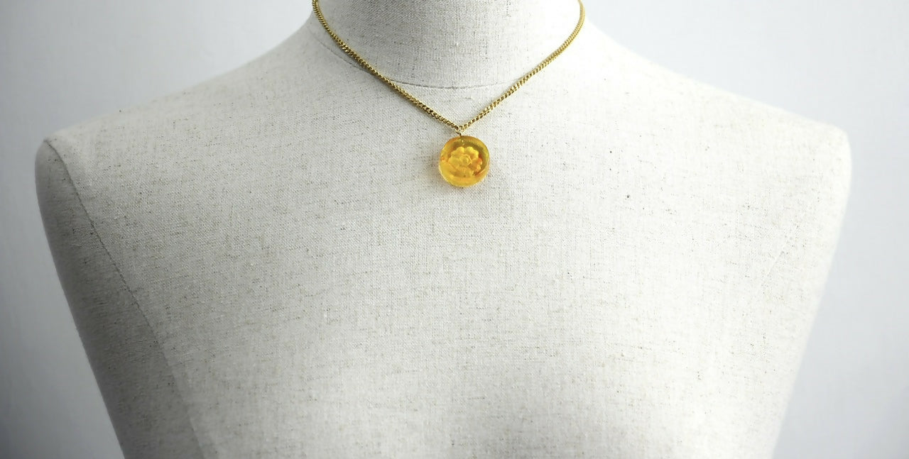 Chanel Vintage 98A Acrylic Light Yellow Brown Camellia Necklace