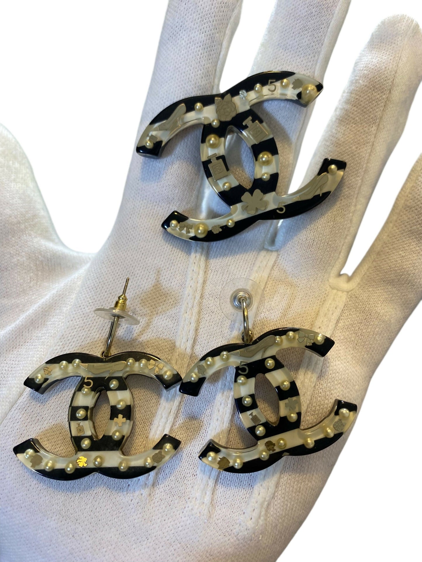 Rare Chanel 05A Large Oversized Black White Striped Resin Pearl Enamel CC Brooch & Earrings Set