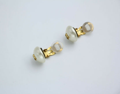 Chanel Vintage 95A Faux Pearl White Round Clip-on Earrings
