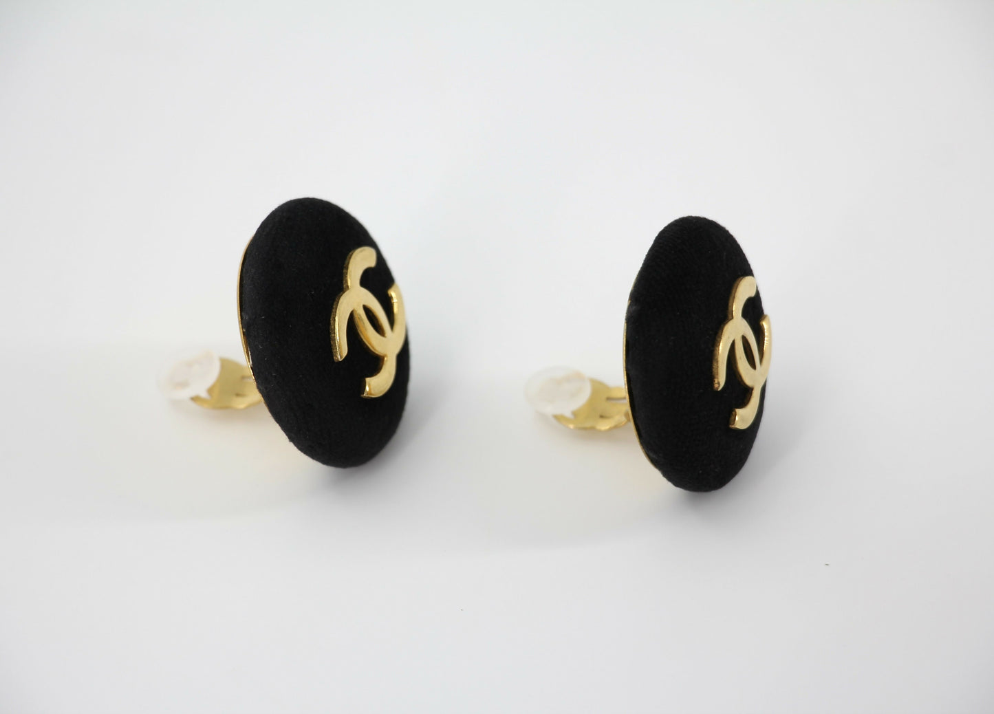 Chanel Vintage 1986-92 Black Velvet Round Clip-on Earrings