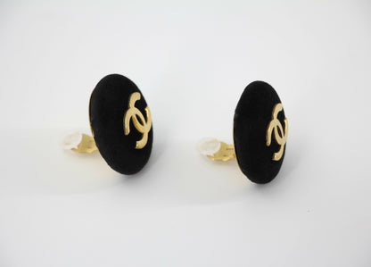 Chanel Vintage 1986-92 Black Velvet Round Clip-on Earrings