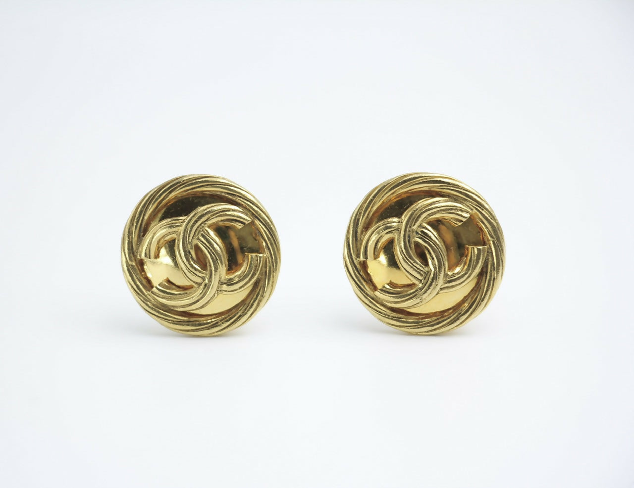 Chanel Vintage 93P Gold Plated Button Gold Clip-on Earrings