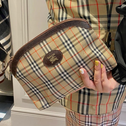 BURBERRY classic pochette/ clutch