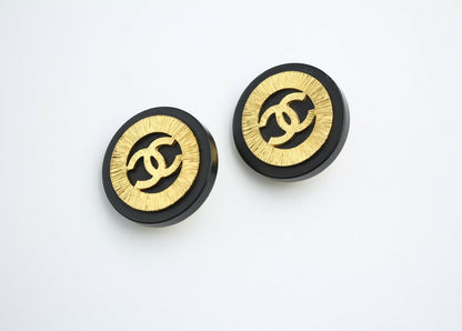 Chanel Vintage 1992 Gold-plated Black Gold Brushed Clip-on Earrings