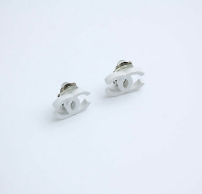 Chanel Vintage 04C Resin All-White Simple Style Clip-on Earrings