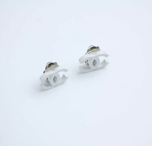 Chanel Vintage 04C Resin All-White Simple Style Clip-on Earrings