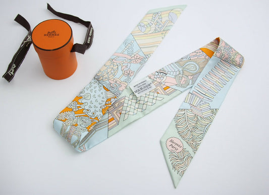 Hermes De l'Ombrelle aux Silk Twilly Pale Pink Sky Orange