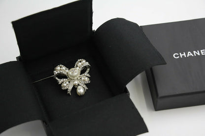 Chanel C20B Imitation Pearl Bow Brooch