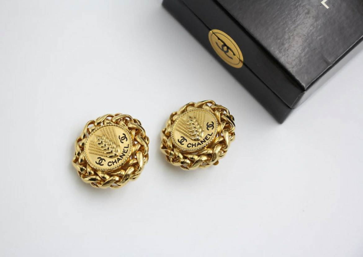 Chanel Vintage 1986 Gold-plated Wheat Ear Lace Large Round Clip-on Earrings