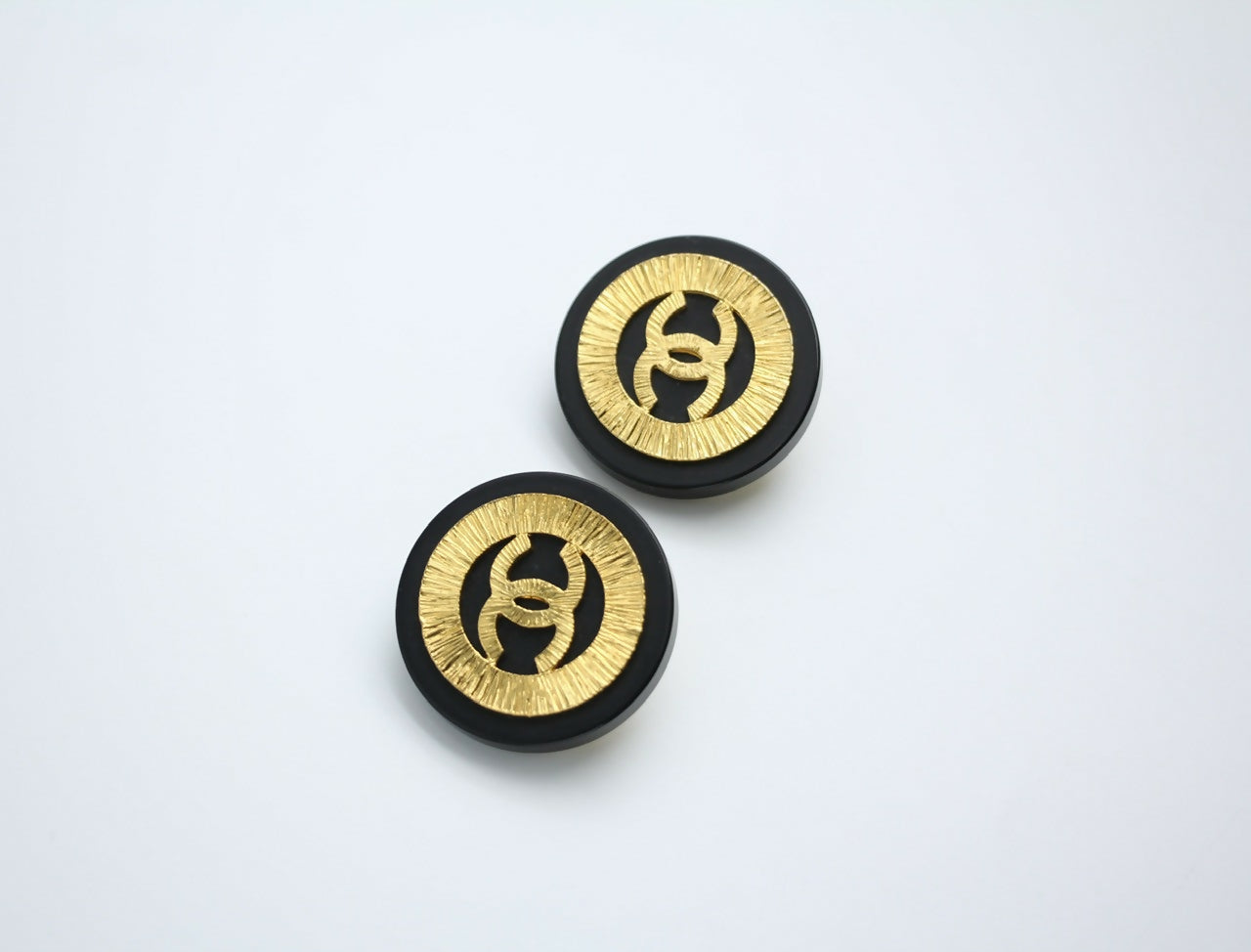 Chanel Vintage 1992 Gold-plated Black Gold Brushed Clip-on Earrings