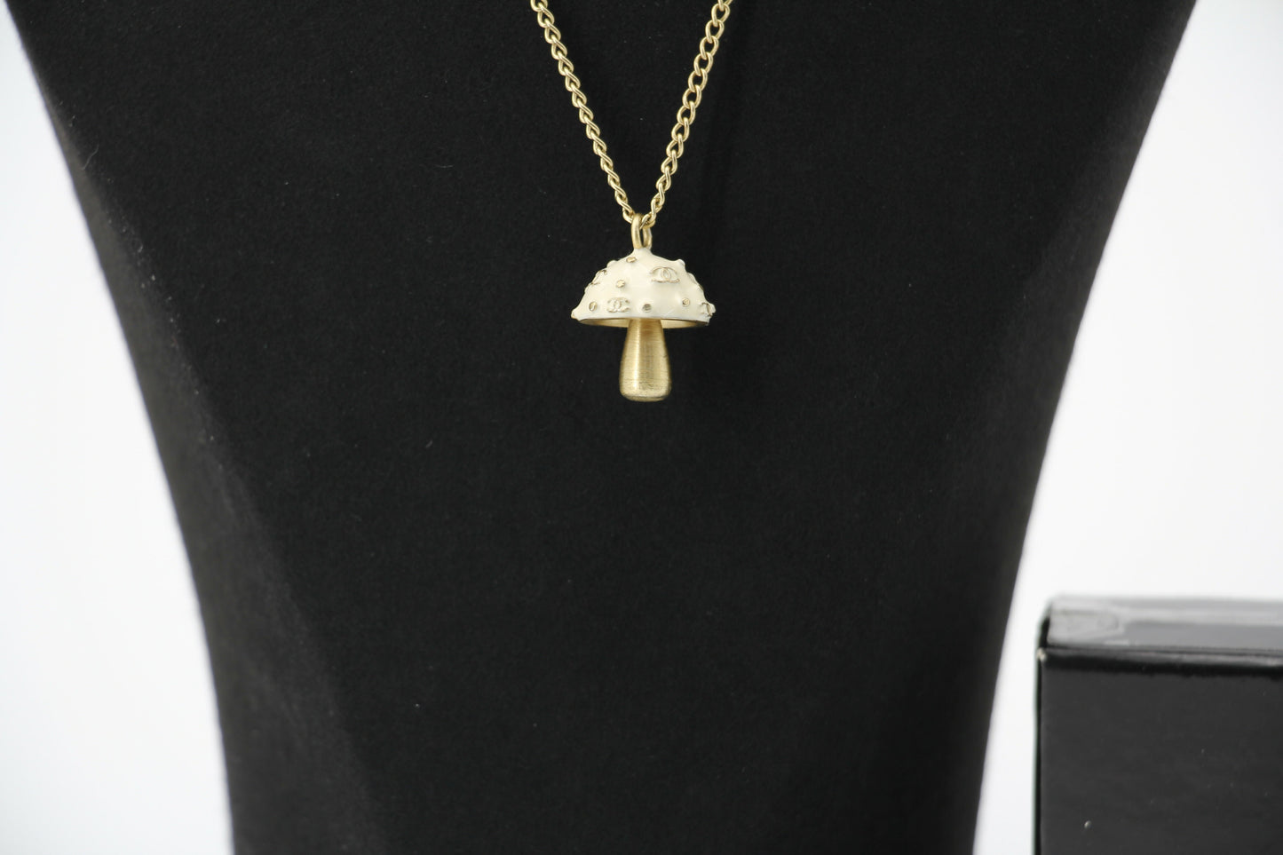 Chanel Vintage 03S Metal White Mushroom Necklace