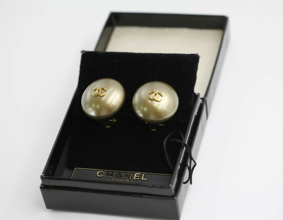 Chanel Vintage 1989 Imitation Pearl Gray Gold Brown Mixed Colour Round Clip-on Earrings