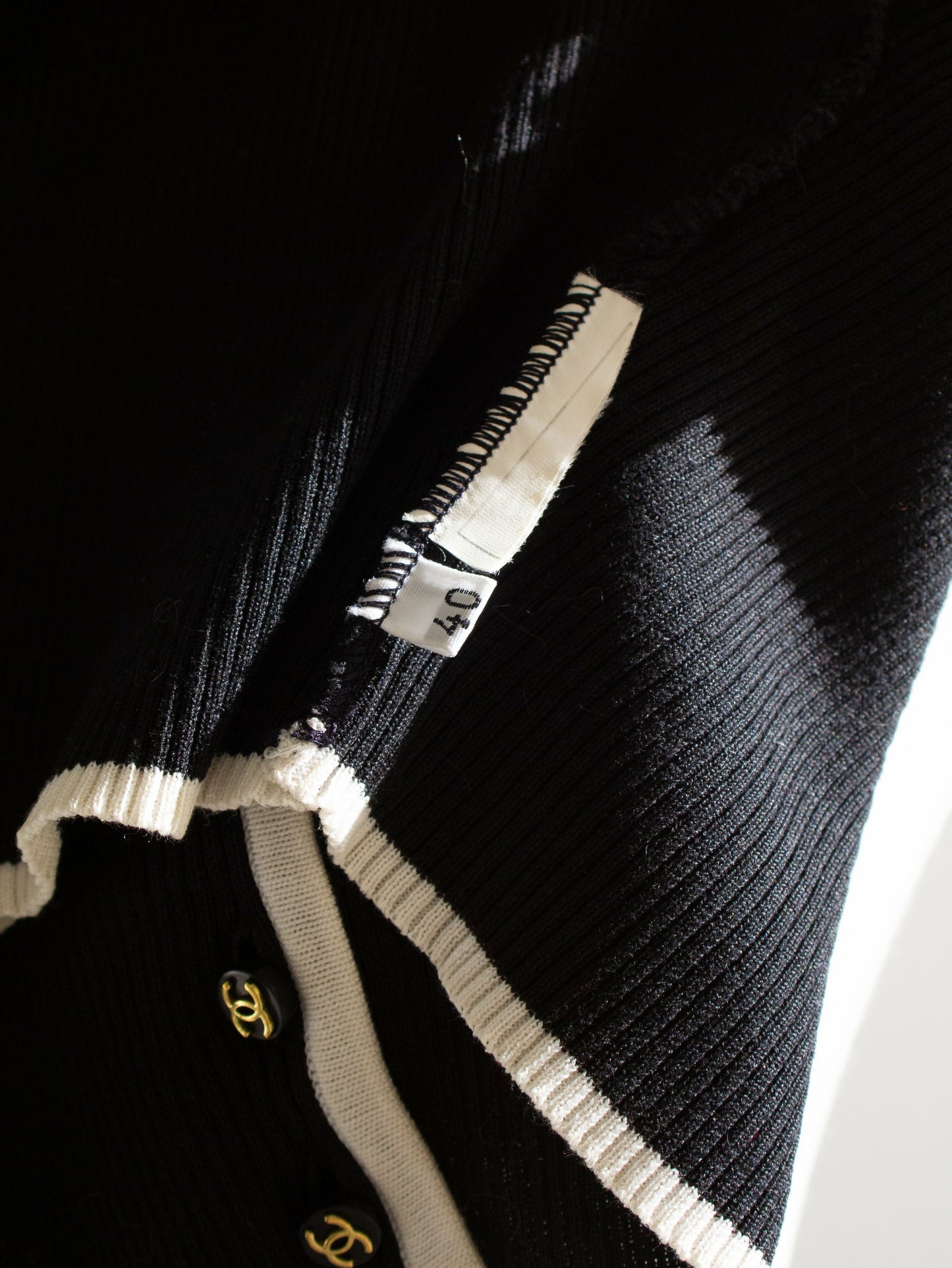 Iconic Chanel Vintage Spring 1995 Black White Ribbed CC 95P Cropped Cardigan