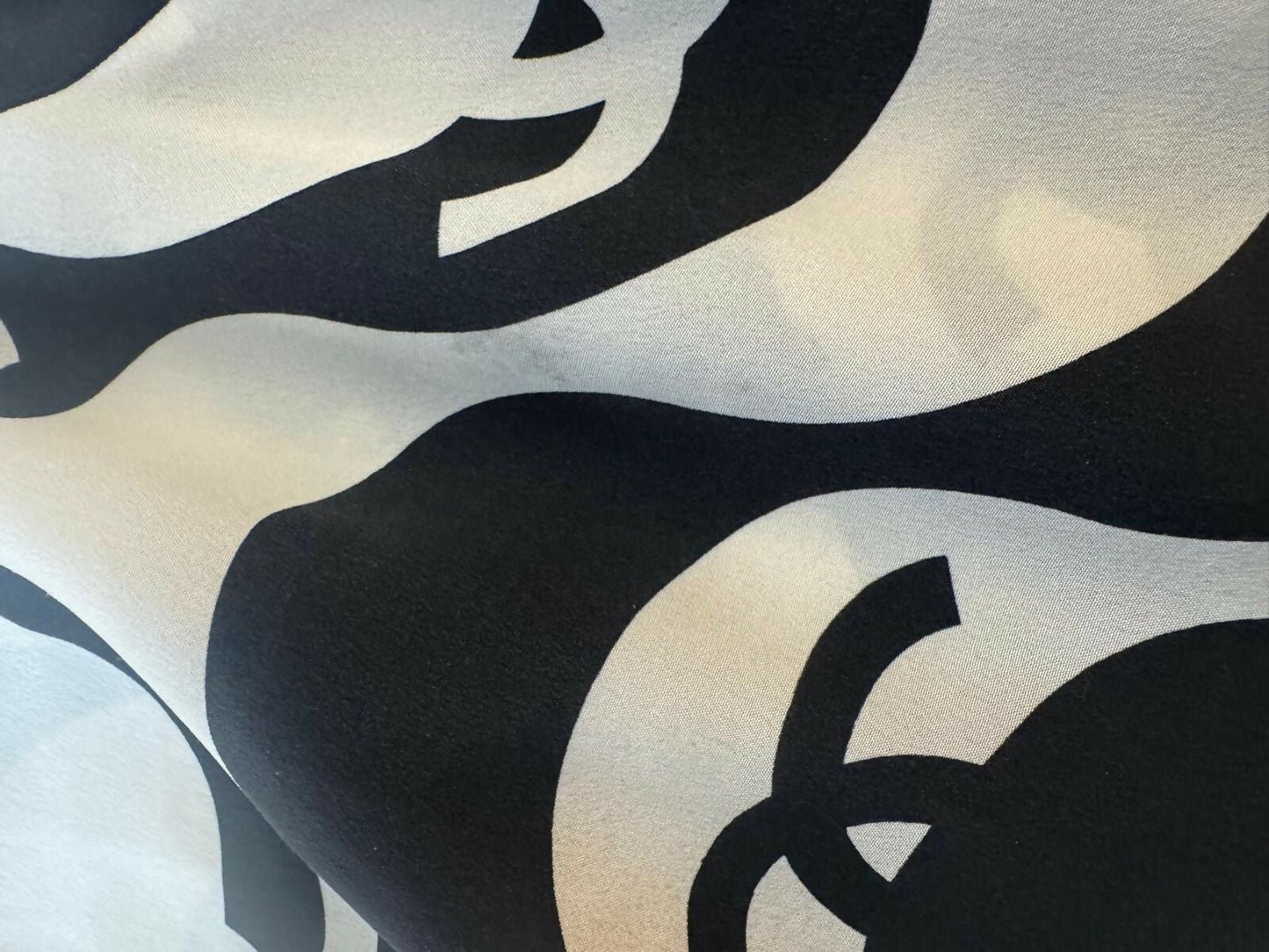 Chanel 2021 SS Wave Pants – Black & White