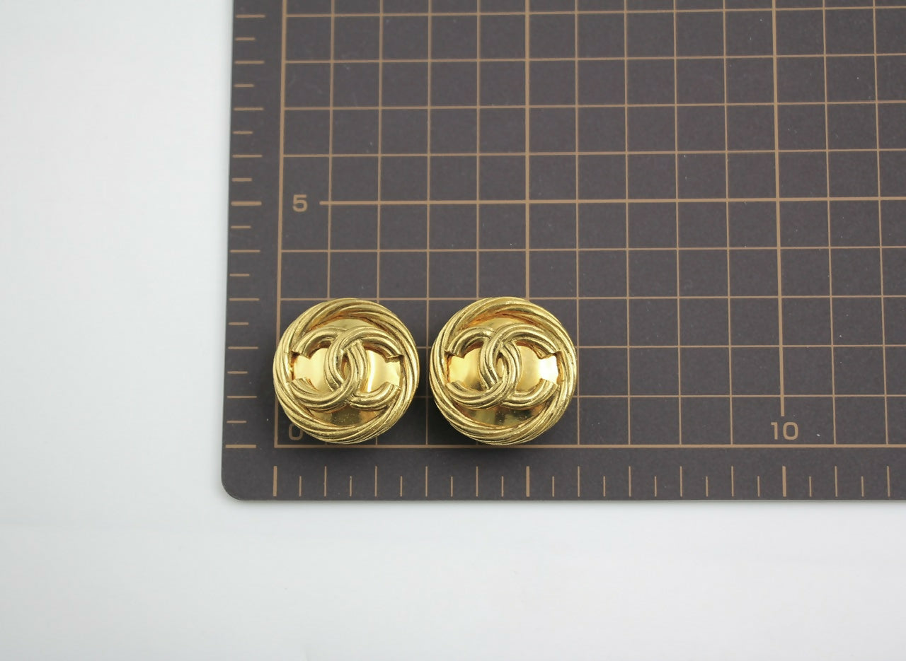Chanel Vintage 93P Gold Plated Button Gold Clip-on Earrings