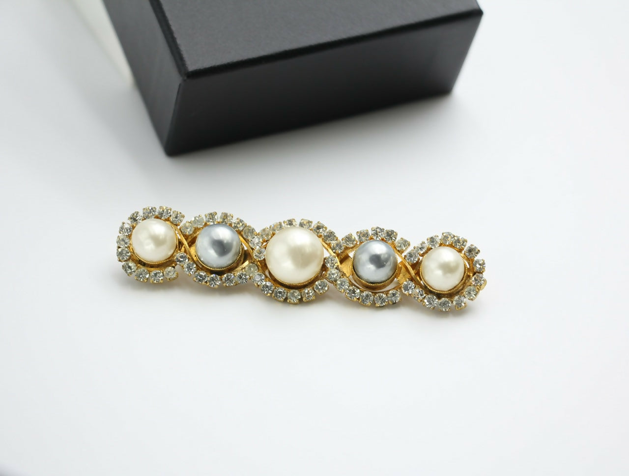 Chanel Vintage 1971-80 Rhinestone & Imitation Pearl Gray Hairpin