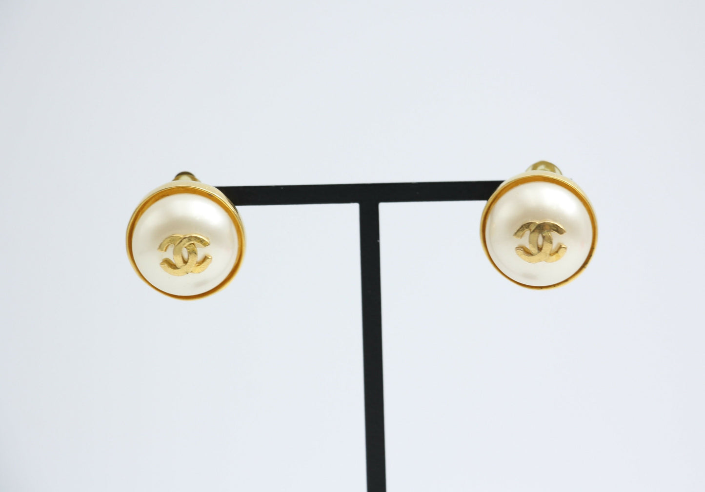 Chanel Vintage 97P Gold-plated & Imitation Pearl Gold Hoop Round Earrings