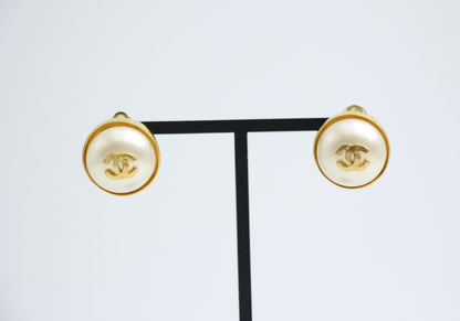 Chanel Vintage 97P Gold-plated & Imitation Pearl Gold Hoop Round Earrings