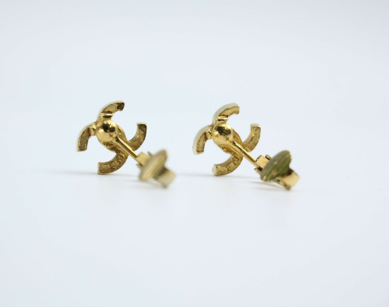 Chanel Vintage 1971-80 Gold-plated Curved Buckle CC Clip-on Earrings