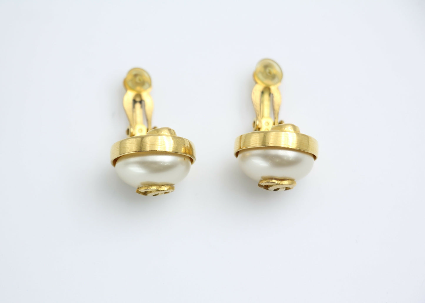 Chanel Vintage 97P Gold-plated & Imitation Pearl Gold Hoop Round Earrings