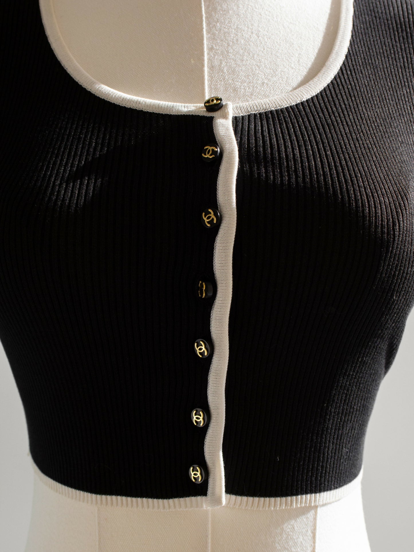 Iconic Chanel Vintage Spring 1995 Black White Ribbed CC 95P Cropped Cardigan