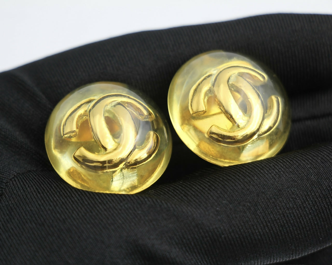 Chanel Vintage 1988 Gold-plated & Resin Round Clip-on earrings
