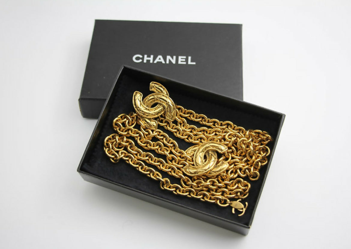 Chanel Vintage 1981-1985 Gold-Plated Thick Chain Waist Belt with Symmetrical Bird Motifs